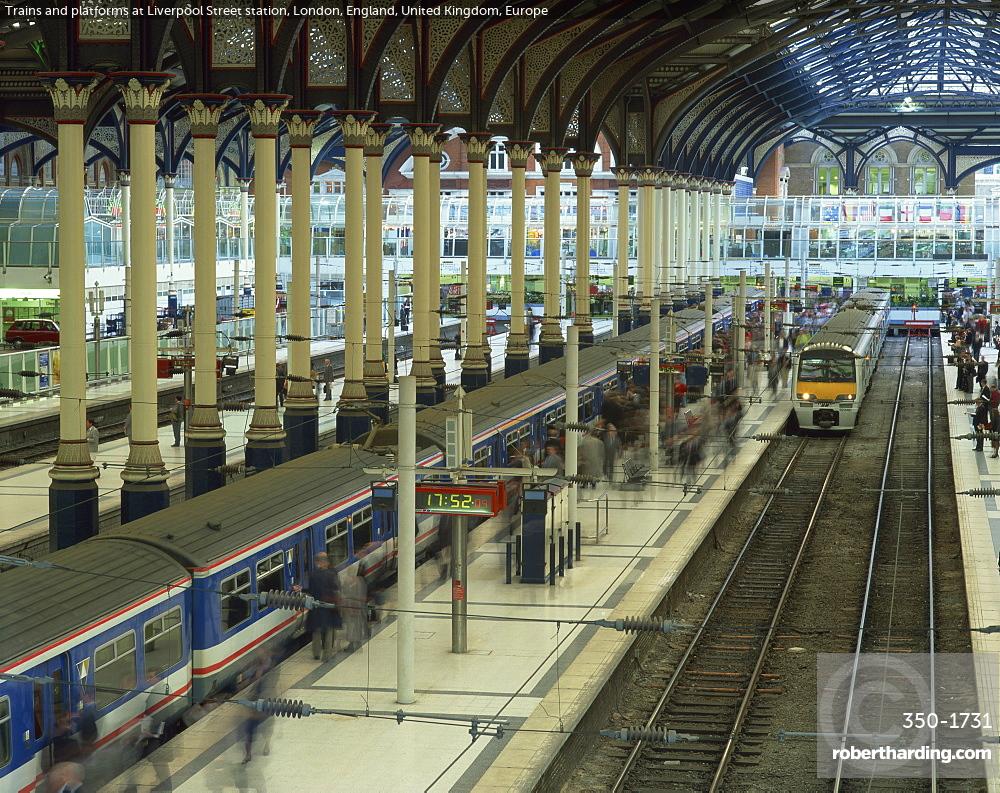 Trains And Platforms At Liverpool Stock Photo