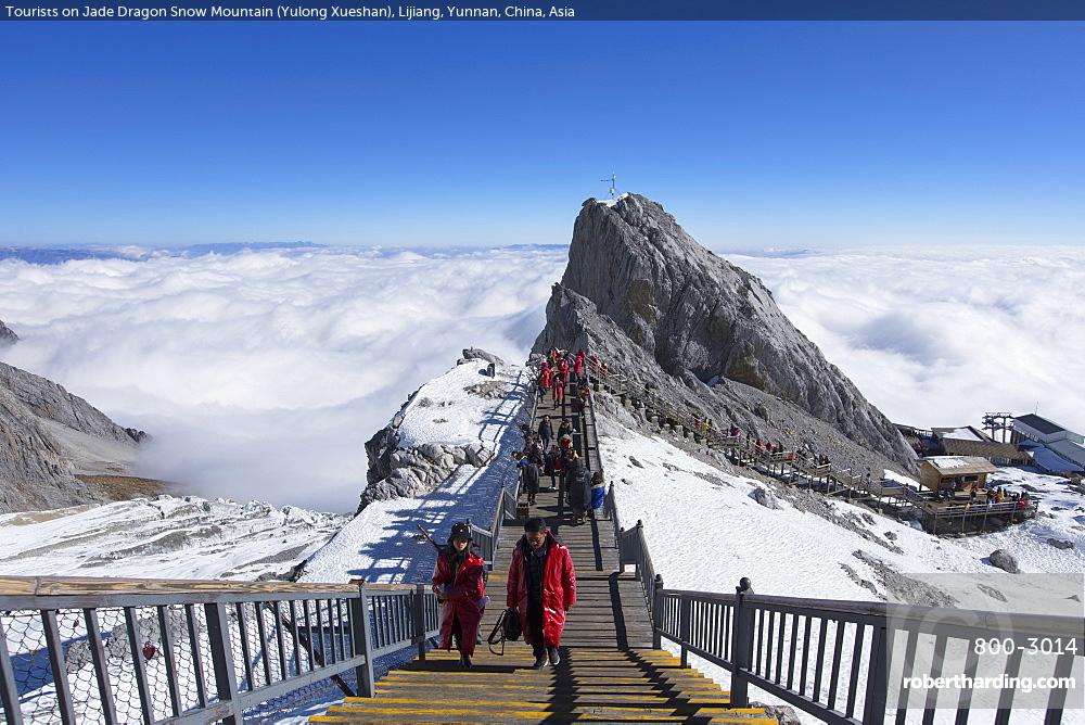 雪湖 Tourists on Jade Dragon Snow | Stock Photo