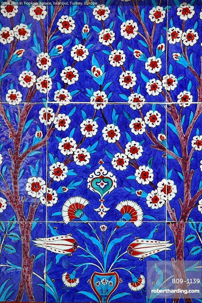 タペストリー　イズニク　IZNIK Iznik tiles in Topkapi Palace, | Stock Photo
